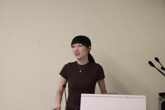 电脑前的男人中度可信度描述已自动生成